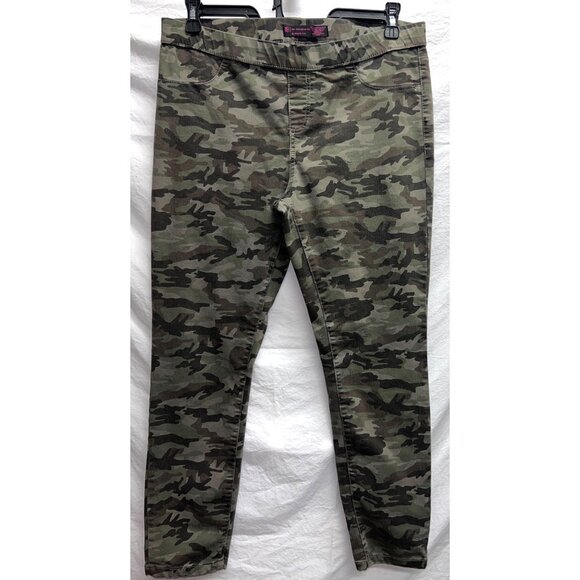 No Boundaries Misses Camo Print Skinny Pants RLXG (15-17) Stretch Fabric Casual - Picture 1 of 3